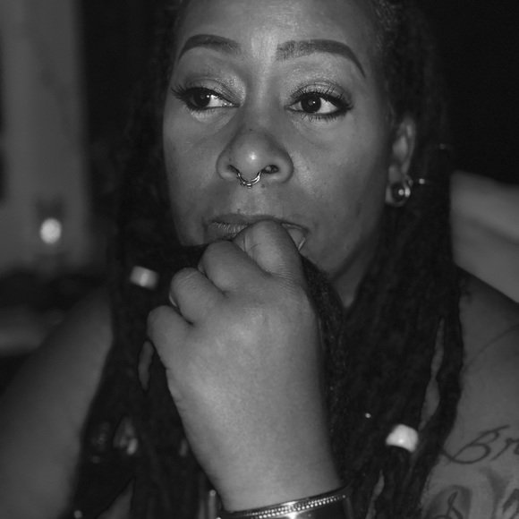 Meet your Posher, Angelle - Picture 1 of 8